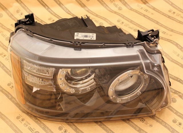 Вставка фары правой CH3213W029EA LAND ROVER