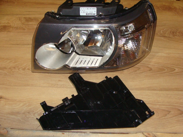 Блок фара левая LR001573 LAND ROVER