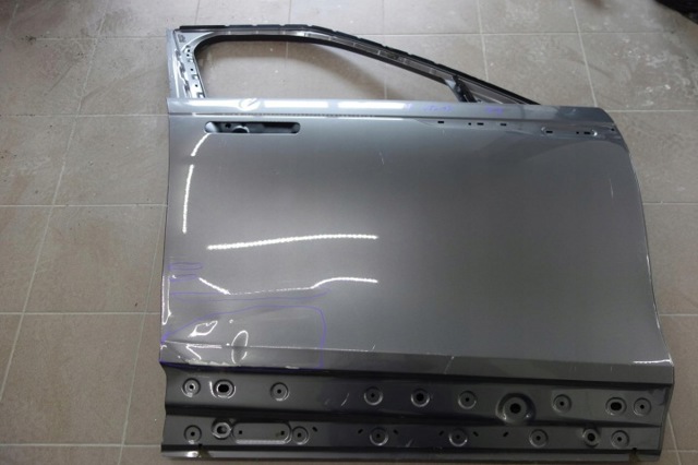 Пассажирская передняя дверь LR091717 LAND ROVER