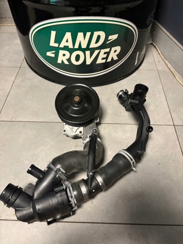 Водяной насос Land Rover Discovery 4
