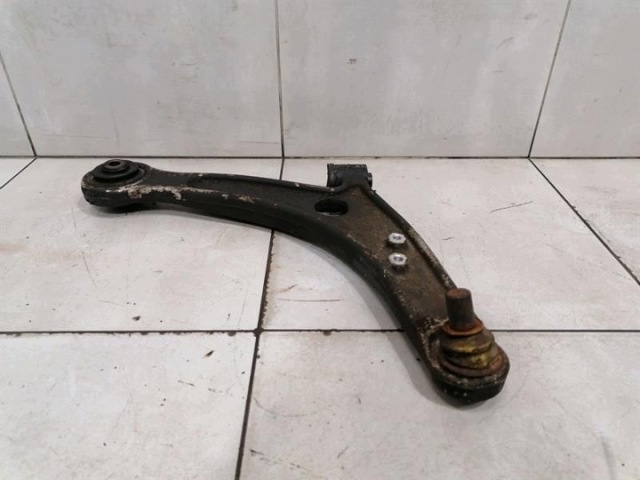 Рычаг передней подвески нижний, правый MR554814 MITSUBISHI