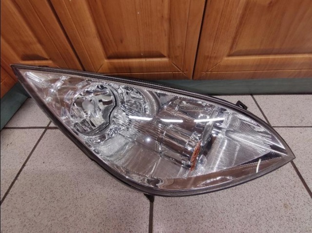 Фара комбинированная, передняя MR957354 MITSUBISHI