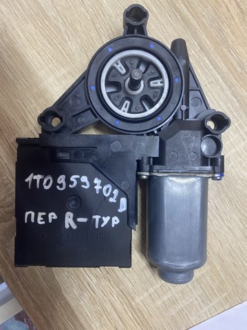 Мотор стеклоподъемника двери передней, правой 1T0959702D VAG