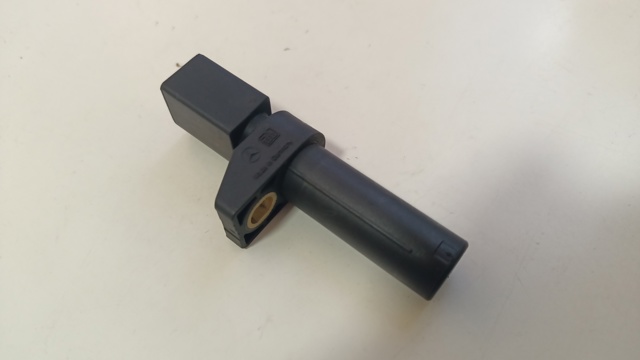 Датчик положения коленвала A0031532828 MERCEDES