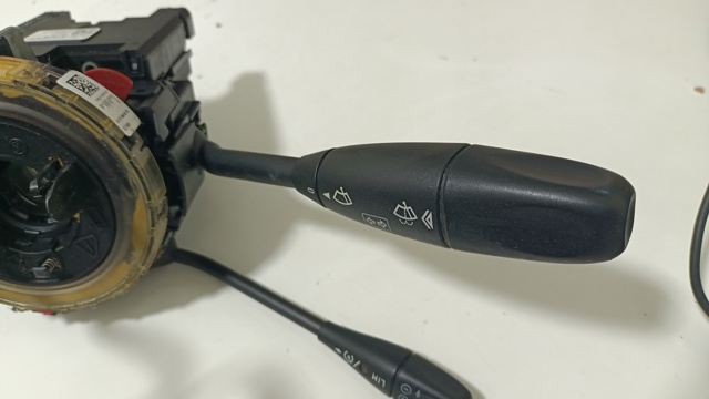 Левый подрулевой переключатель A1715402245 MERCEDES