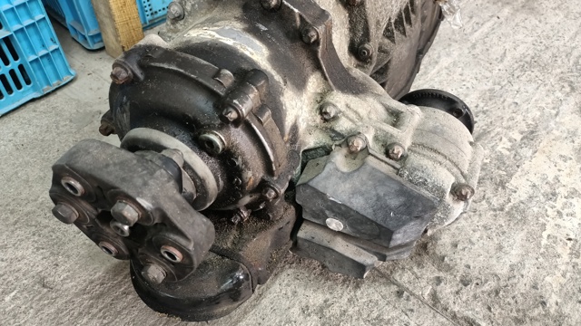 Раздатка, коробка раздаточная A2032800600 MERCEDES