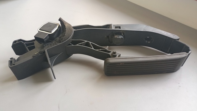 Педали газа A2033000104 MERCEDES