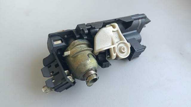 A2037500093 MERCEDES Замок багажника купить в Львов