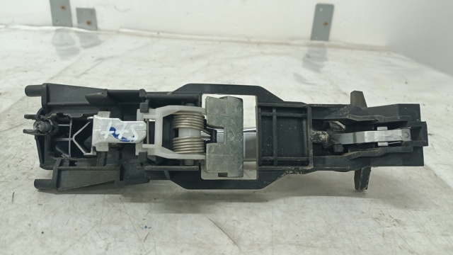 Держатель наружной ручки двери, задней левой A2037600934 MERCEDES