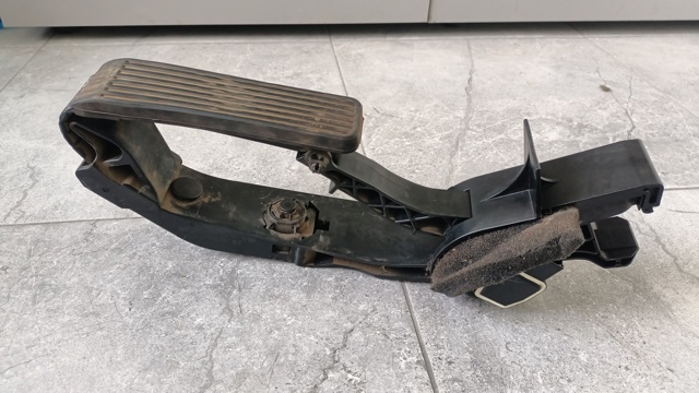 Педали газа A2113000904 MERCEDES