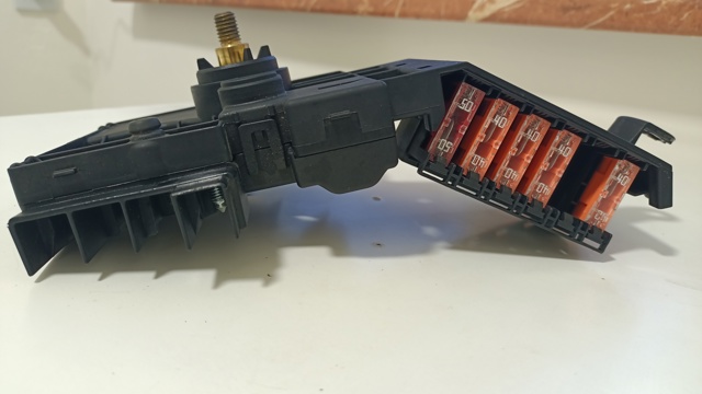 2115461141 MERCEDES Колодка соединительная плюсового кабеля купить в Чернигов