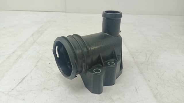 Фланец двигателя системы охлаждения A6422001156 MERCEDES