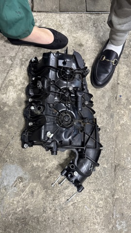 Коллектор впускной 11618647975 BMW