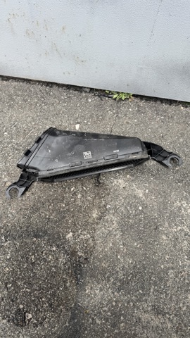 Воздухозаборник 13718472018 BMW