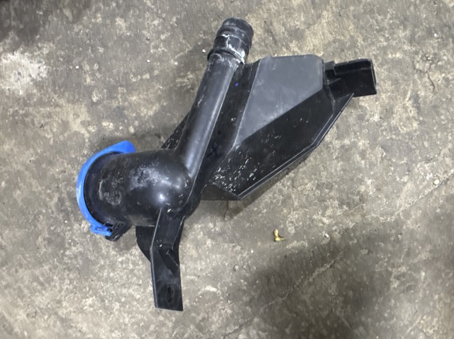 Горловина бачка омывателя 61669478808 BMW