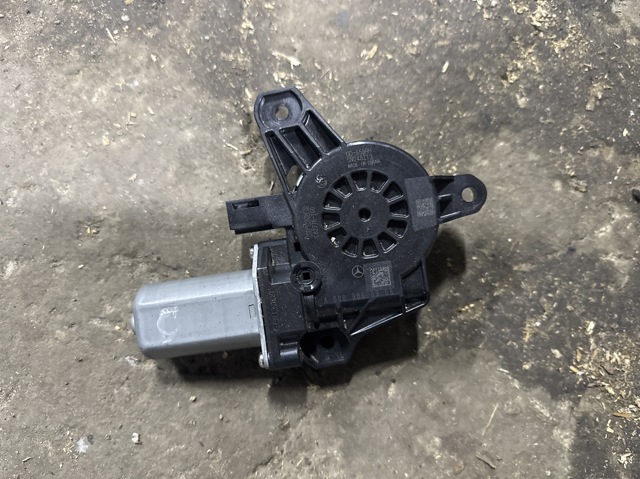 Моторчик стеклоподъемника двери задней, правой A0009060908 MERCEDES