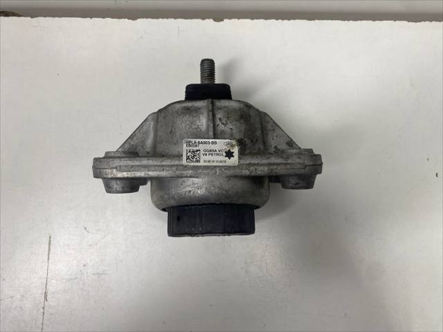 Подвеска двигателя (силового агрегата) LR105970 LAND ROVER