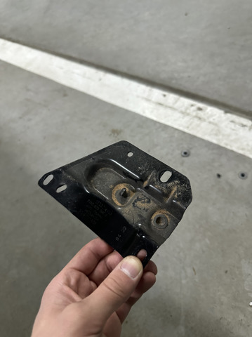 8W0823186D VAG Стояк-крюк замка капота купить в Сумы