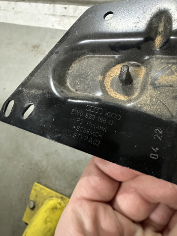 8W0823186D VAG Стояк-крюк замка капота купить в Черкассы