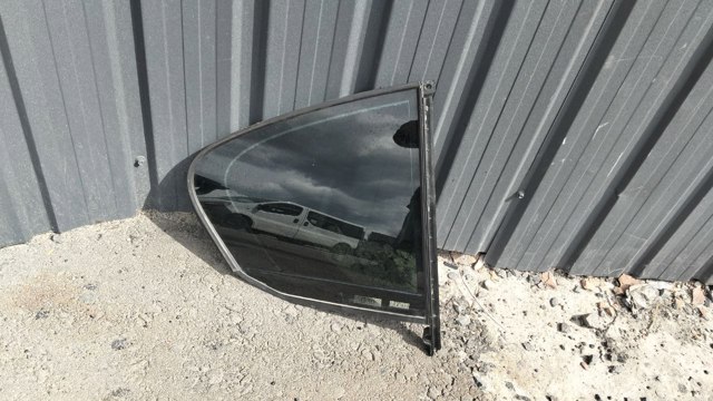 Уголок задней правой двери 51352711108 BMW