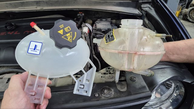  Расширительный бачок 68327756AA CHRYSLER