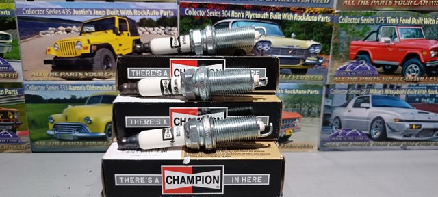 CHAMPION 9775 Свечи зажигания в наличии Ровно