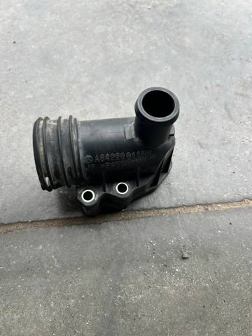 Фланец охлаждающей жидкости A6422001156 MERCEDES