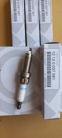 Свечи автомобильные 12120037581 BMW