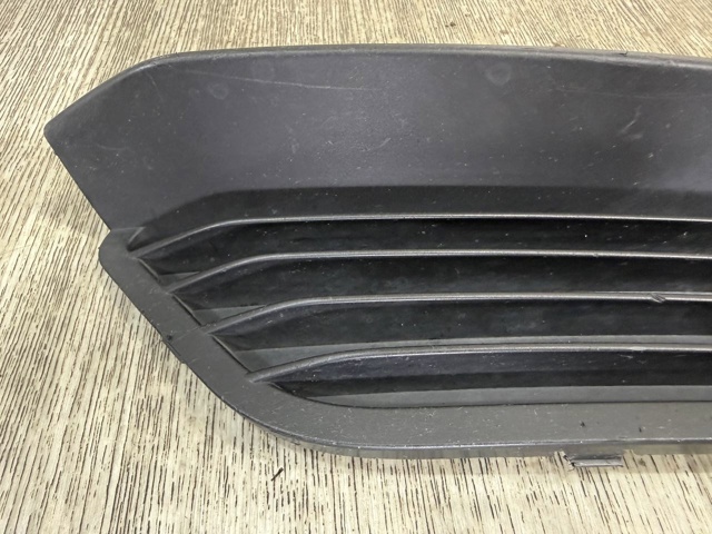 51117371665 BMW Решетка бампера переднего левая купить в Ужгород