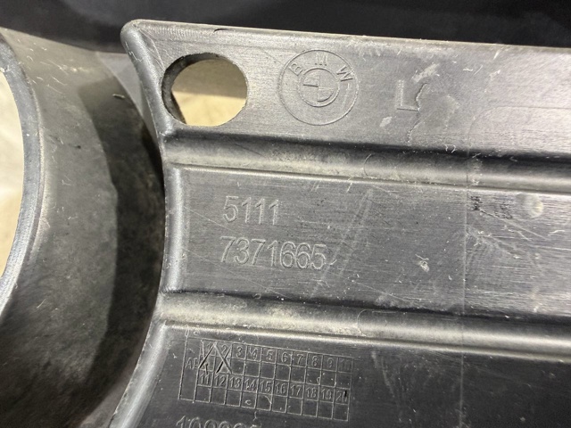 BMW 51117371665 Решетка бампера переднего левая в наличии Полтава