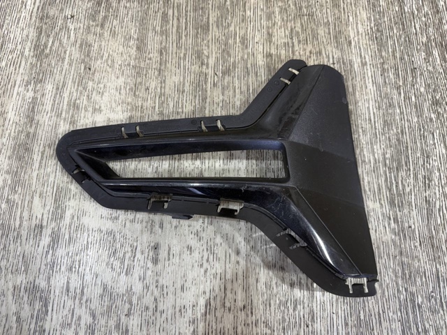 Решетка бампера переднего левая 51117464273 BMW