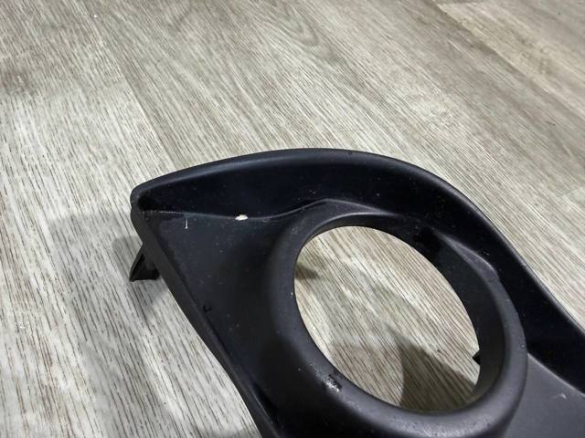 TOYOTA 8148153020 Заглушка (решетка) противотуманных фар бампера переднего правая в наличии Черновцы
