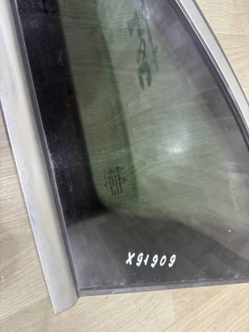 MERCEDES A2536703800 Стекло кузова (багажного отсека) правое в наличии Тернополь