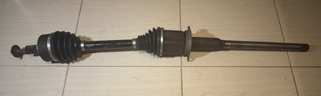 Полуось передняя, правая 32240323 VOLVO
