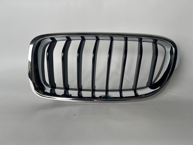 Решетка радиатора правая 51137260498 BMW