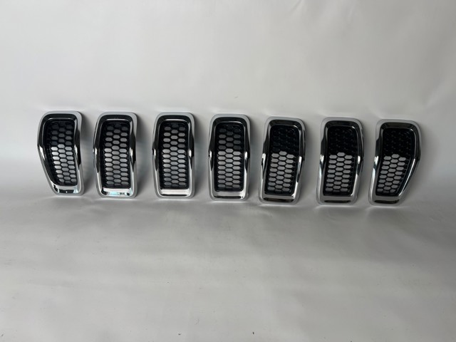 Облицовка радиатора 68138335AA CHRYSLER