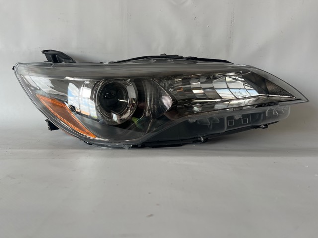 Правая блок фара 8111006C70 КИТАЙ
