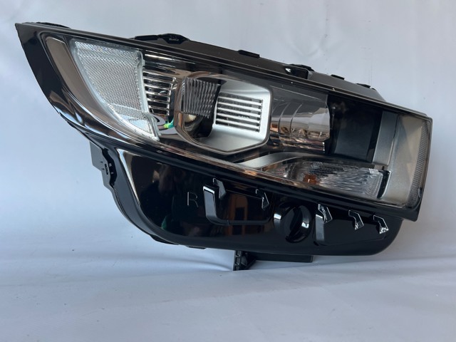 Фара правая FT4Z13008A КИТАЙ