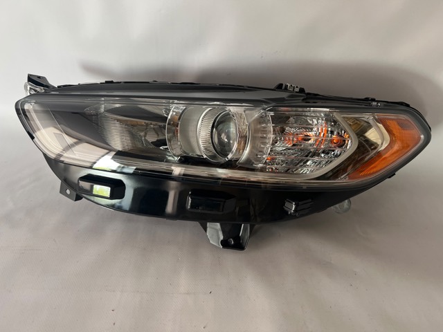Вставка фары левой MDS7Z13008B КИТАЙ