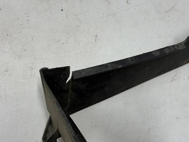 RENAULT 215586921R Диффузор интеркуллера в наличии Украина