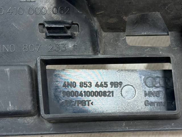 VAG 4N0807233C Кронштейн решетки радиатора в наличии Кривой Рог