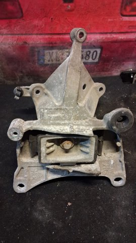 Подушка (опора) двигателя, левая 112530003R RENAULT