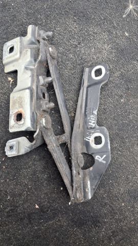 Правая петля капота  12841601 OPEL