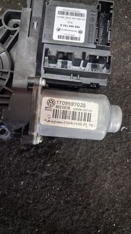 Мотор стеклоподъемника двери передней, правой 1T0959702S VAG