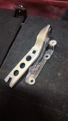 Завеса капота левая 1Z0823301C VAG