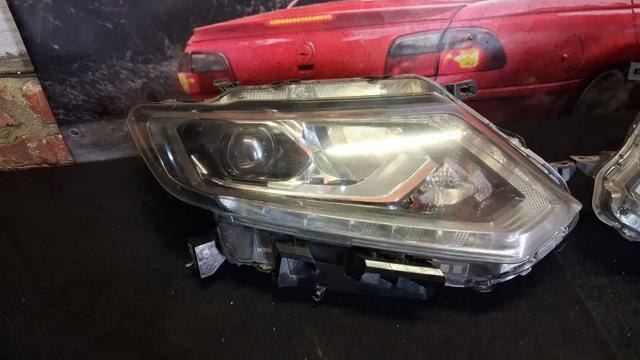 Правая блок фара 260104CC6C NISSAN