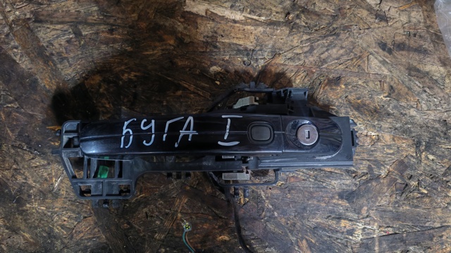 Держатель наружной ручки двери, левых дверей 3M51R224A37BF FORD