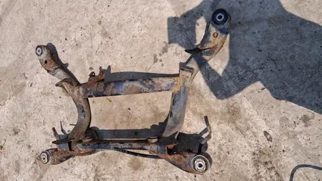 Поперечина задней подвески 4F0505235AG VAG