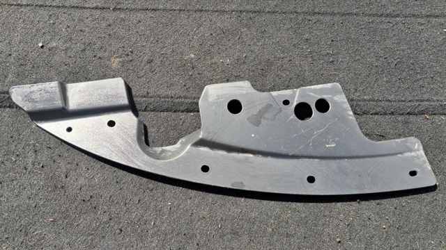 Накладка передней панели (суппорта радиатора) верхняя 625801AA0A NISSAN