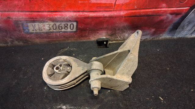 Подушка передней опоры двигателя 8200277221 RENAULT